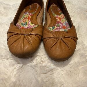 Born Women's Tan Leather Flats